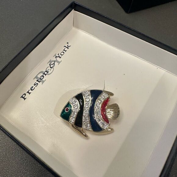 Preston & York Angel
Fish brooch pin Vintage new in box - Picture 2 of 11